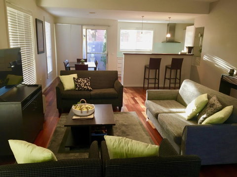 Encore Apartments - Sunshine Coast Guide 0