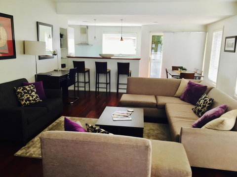 Encore Apartments - Sunshine Coast Guide 1