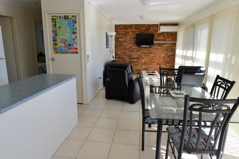 Beach House Holiday Apartments - Sunshine Coast Guide 8