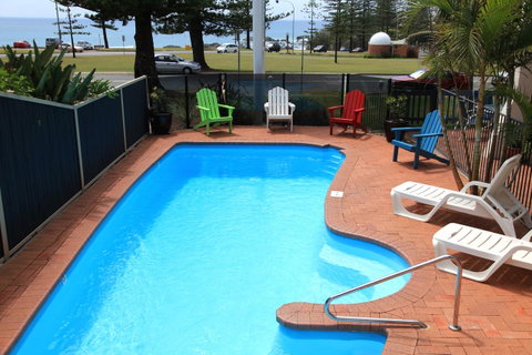 Beach House Holiday Apartments - Sunshine Coast Guide 18