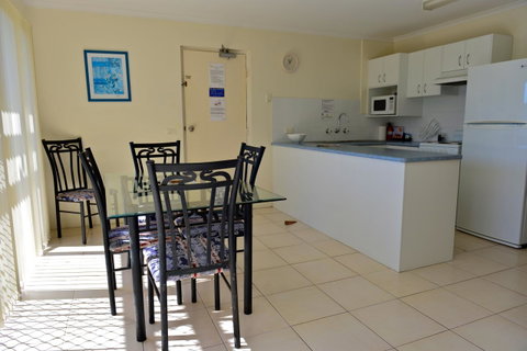 Beach House Holiday Apartments - Sunshine Coast Guide 11