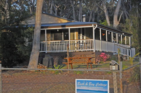 Bush & Bay Cottage - Sunshine Coast Guide 6