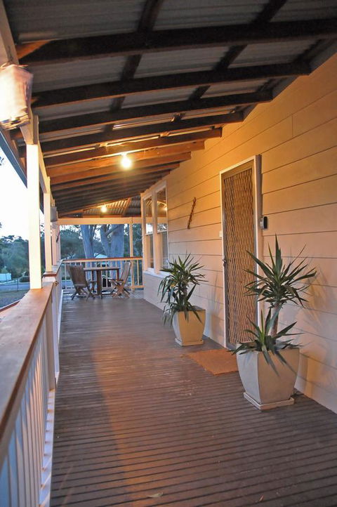 Bush & Bay Cottage - Sunshine Coast Guide 19