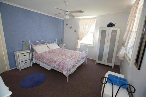 Bush & Bay Cottage - Sunshine Coast Guide 8