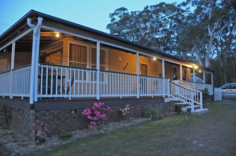 Bush & Bay Cottage - Sunshine Coast Guide 18