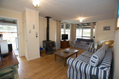 Bush & Bay Cottage - Sunshine Coast Guide 7