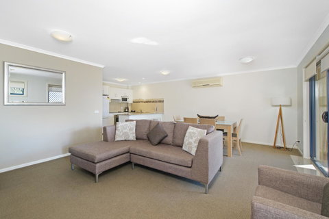 South Pacific Apartments - Sunshine Coast Guide 9