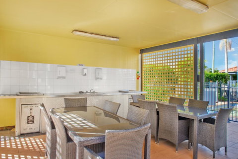 South Pacific Apartments - Sunshine Coast Guide 6