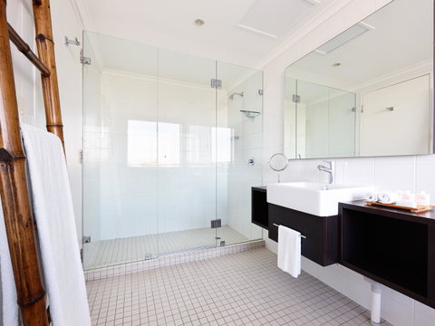 Hotel Urban St Leonards - Sunshine Coast Guide 17