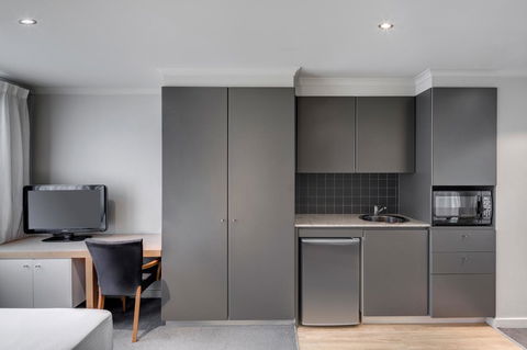 Adina Apartment Hotel Chippendale - Sunshine Coast Guide 17
