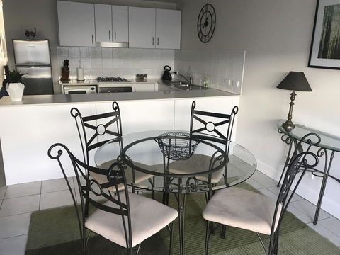 Travers Street Apartment - Sunshine Coast Guide 4