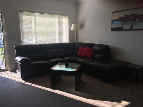 Travers Street Apartment - Sunshine Coast Guide 8