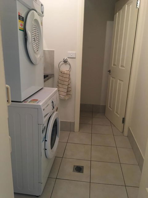 Travers Street Apartment - Sunshine Coast Guide 10