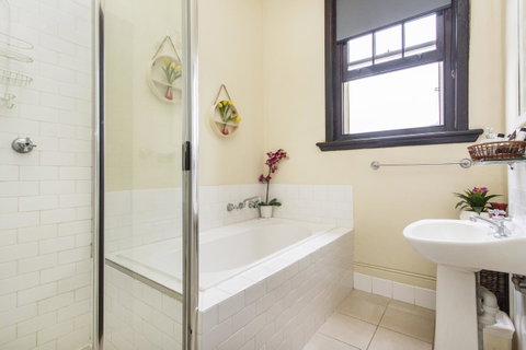 Sydney Harbour Bed And Breakfast - Sunshine Coast Guide 16