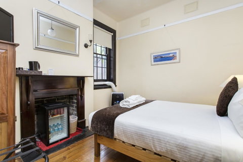 Sydney Harbour Bed And Breakfast - Sunshine Coast Guide 25