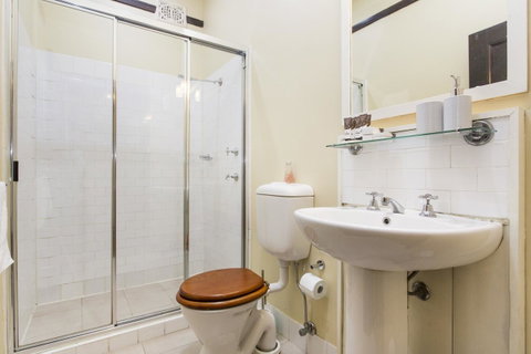 Sydney Harbour Bed And Breakfast - Sunshine Coast Guide 36