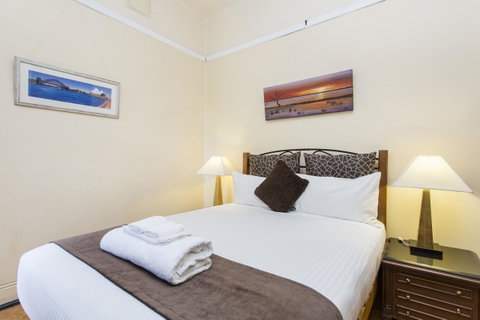Sydney Harbour Bed And Breakfast - Sunshine Coast Guide 26