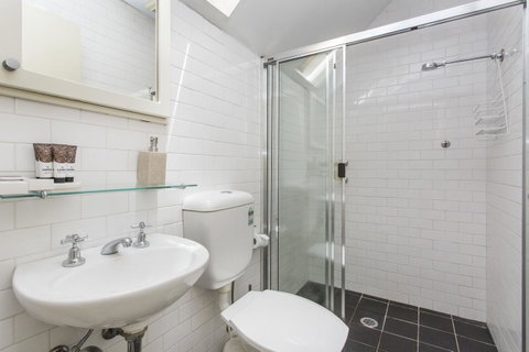 Sydney Harbour Bed And Breakfast - Sunshine Coast Guide 35