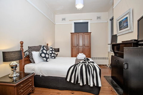 Sydney Harbour Bed And Breakfast - Sunshine Coast Guide 3