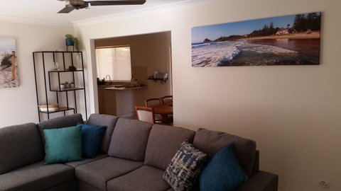 Twin Palms Holiday House At Lighthouse - Sunshine Coast Guide 9