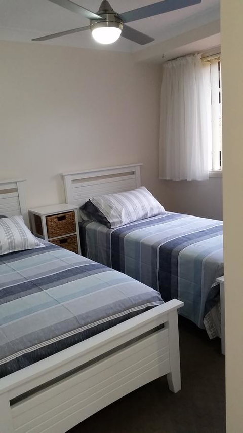 Twin Palms Holiday House At Lighthouse - Sunshine Coast Guide 10