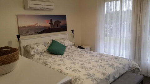 Twin Palms Holiday House At Lighthouse - Sunshine Coast Guide 1