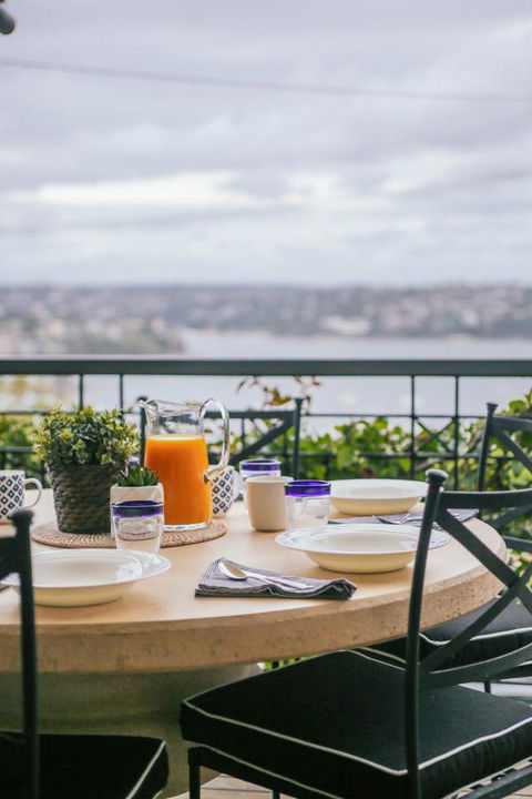 Private Room - Luxury Mosman Home - Sunshine Coast Guide 0