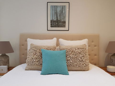 Private Room - Luxury Mosman Home - Sunshine Coast Guide 15