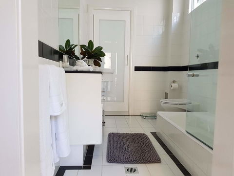 Private Room - Luxury Mosman Home - Sunshine Coast Guide 20