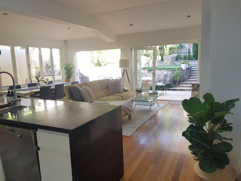 Private Room - Luxury Mosman Home - Sunshine Coast Guide 11