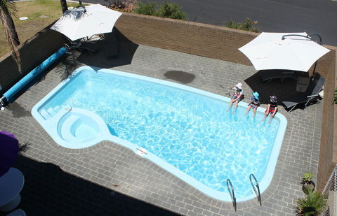Narooma Palms Holiday Apartments - Sunshine Coast Guide 0