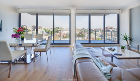 Zara Tower â€“ Luxury Suites And Apartments - Sunshine Coast Guide 12