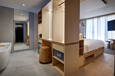 Zara Tower â€“ Luxury Suites And Apartments - Sunshine Coast Guide 1