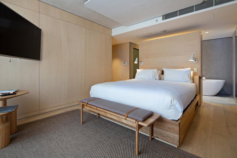 Zara Tower â€“ Luxury Suites And Apartments - Sunshine Coast Guide 5