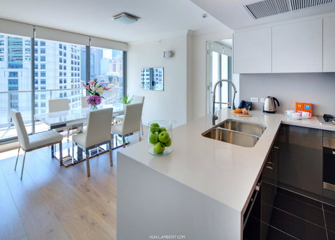 Zara Tower â€“ Luxury Suites And Apartments - Sunshine Coast Guide 27