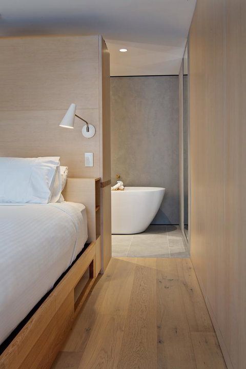 Zara Tower â€“ Luxury Suites And Apartments - Sunshine Coast Guide 3