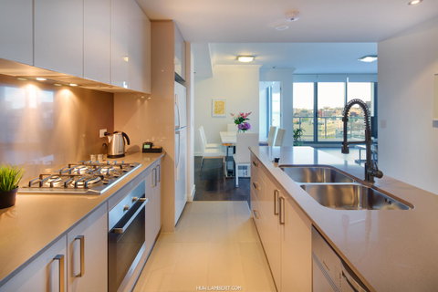 Zara Tower â€“ Luxury Suites And Apartments - Sunshine Coast Guide 26
