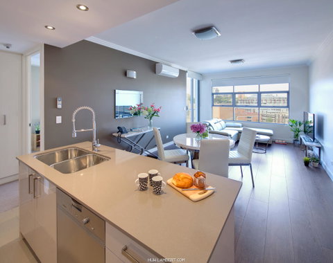 Zara Tower â€“ Luxury Suites And Apartments - Sunshine Coast Guide 31