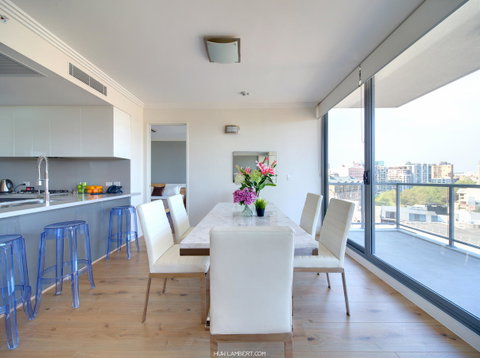 Zara Tower â€“ Luxury Suites And Apartments - Sunshine Coast Guide 10