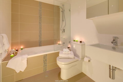 Zara Tower â€“ Luxury Suites And Apartments - Sunshine Coast Guide 22