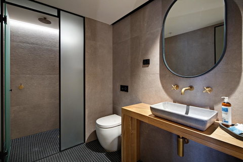 Zara Tower â€“ Luxury Suites And Apartments - Sunshine Coast Guide 7