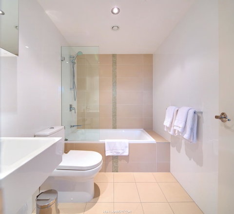 Zara Tower â€“ Luxury Suites And Apartments - Sunshine Coast Guide 34