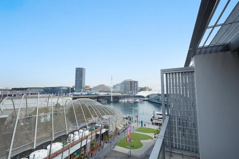 Adina Apartment Hotel Sydney, Darling Harbour - Sunshine Coast Guide 1