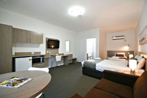 The Aberdeen Motel - Sunshine Coast Guide 5