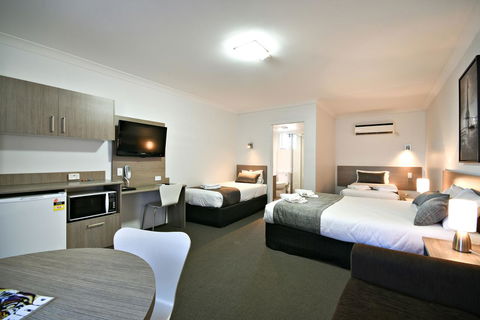 The Aberdeen Motel - Sunshine Coast Guide 3