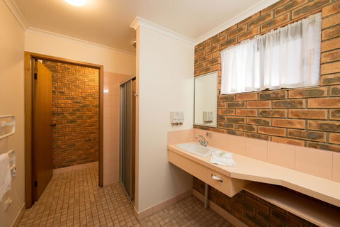 Hume Country Motor Inn - Sunshine Coast Guide 28