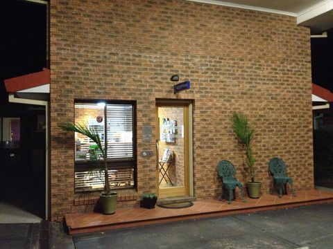 Hume Country Motor Inn - Sunshine Coast Guide 21