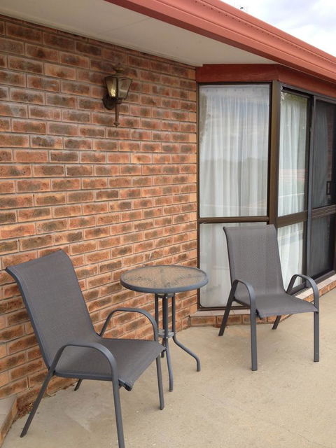Hume Country Motor Inn - Sunshine Coast Guide 30