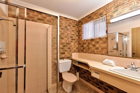 Hume Country Motor Inn - Sunshine Coast Guide 34