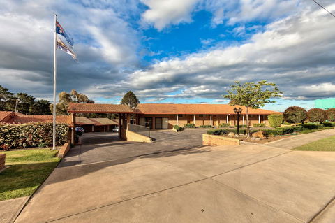 Hume Country Motor Inn - Sunshine Coast Guide 18